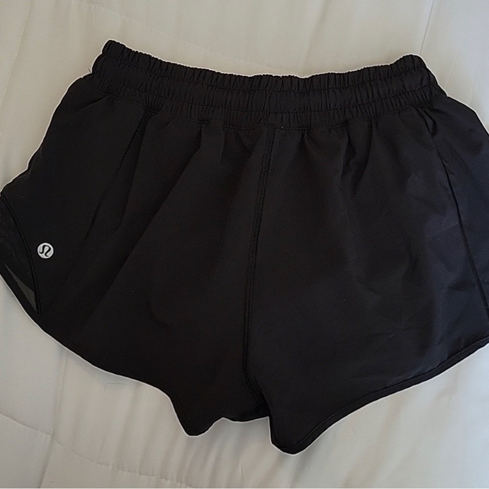 Black lululemon hotty hot 2.5in